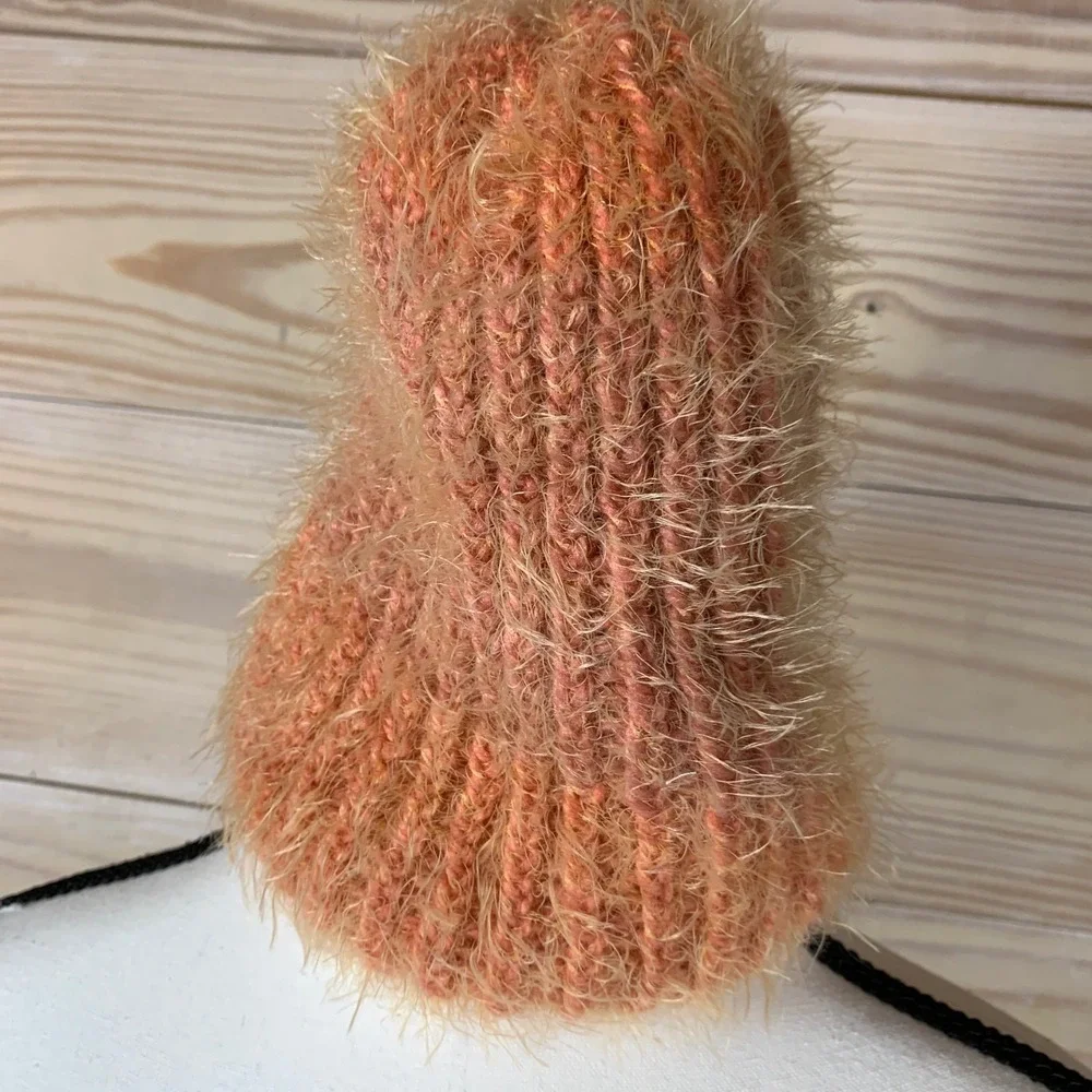 Community First Quilters Knit‎ Hat Womens Large Peach Fuzzy Eyelash Beanie Warm
